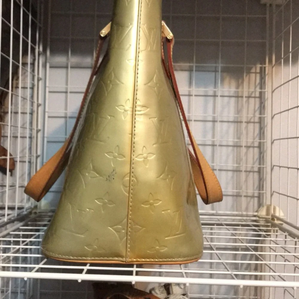 Authentic Louis Vuitton Houston vernis LV Purse - Picture 2 of 16